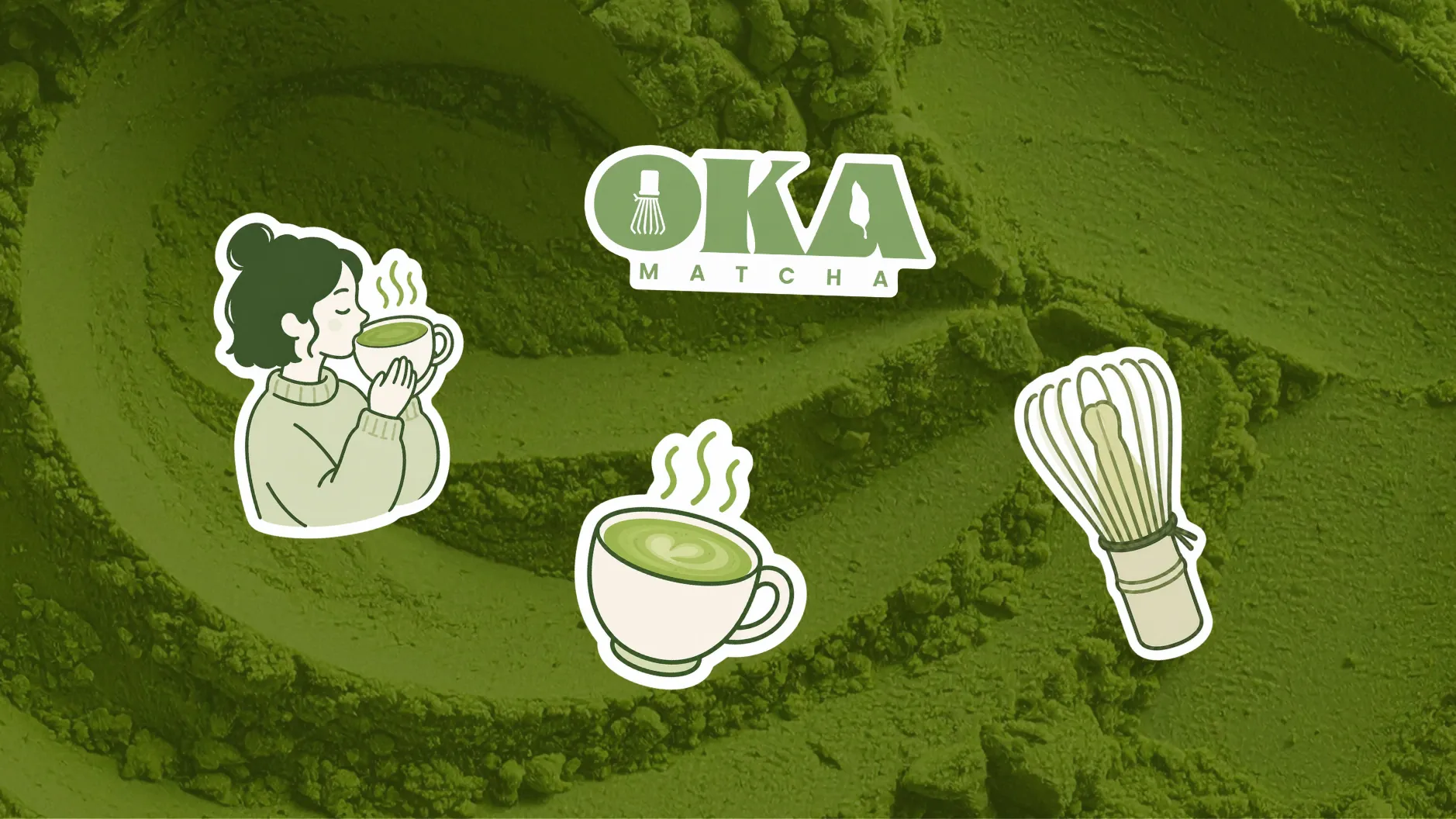 La planche d’autocollants de la marque sur un fond de poudre de matcha : le logo, la mascotte qui boit sa tasse, un bol fumant et un fouet à matcha